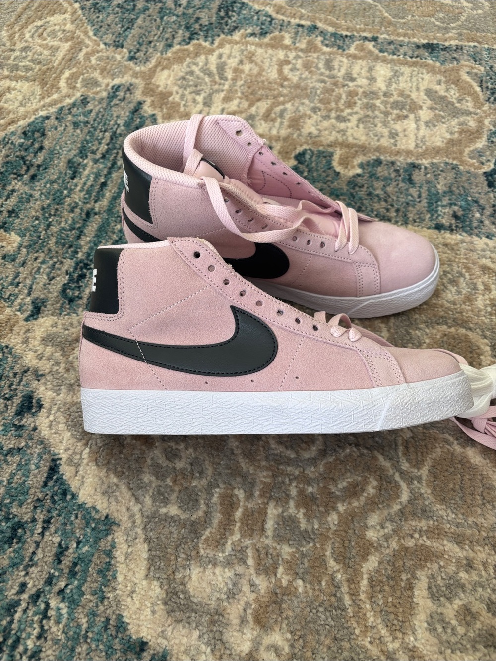 Nike  SB Zoom  Blazer Women’s Sneakers in Pink with Black Swoosh